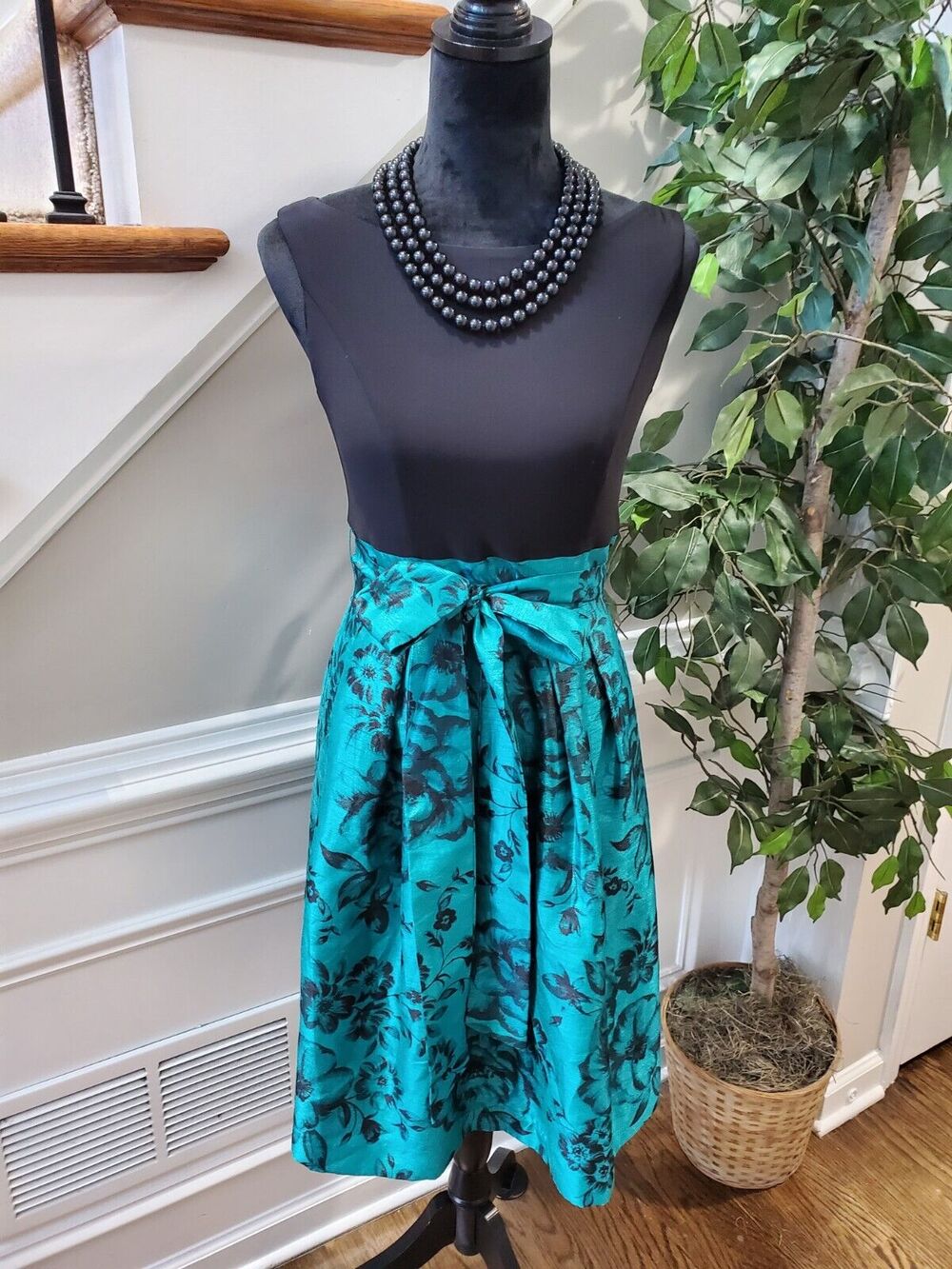 JH Women Black & Blue Polyester Round Neck Sleeveless Knee Length Dress Size 4